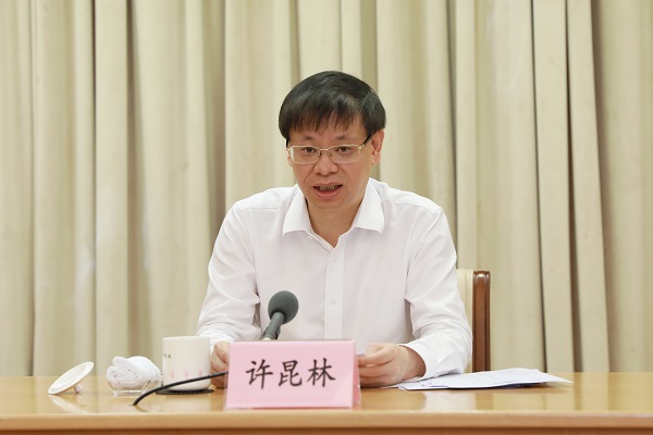 尚玉英主持会议,市市场监管局局长陈学军,市市场监管局副局长朱明出席